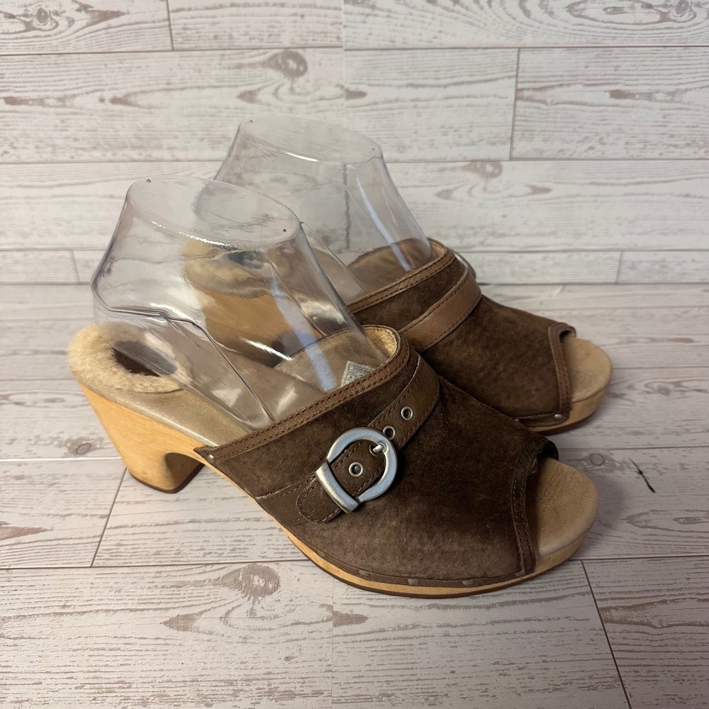 UGG Australia Brown Suede Wood Platform Clogs Buckle Peep Toe Hippie Mules Sz 8